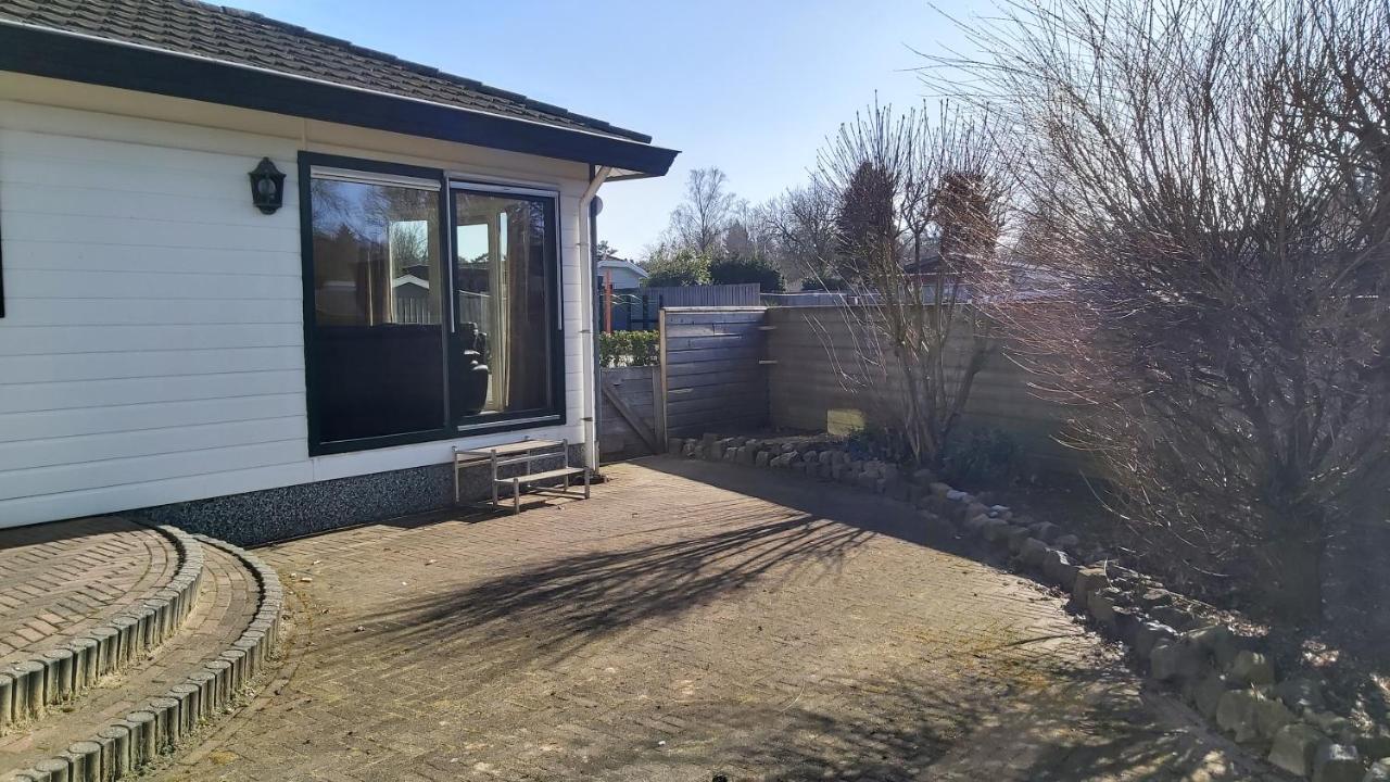 Ruim Familie Chalet Tot 4 Personen Op De Veluwe Bungalowpark De Kern Putten Exterior foto