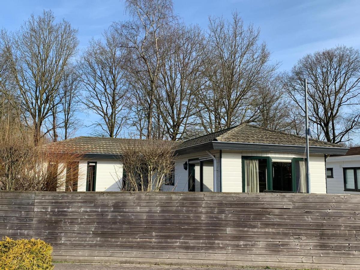 Ruim Familie Chalet Tot 4 Personen Op De Veluwe Bungalowpark De Kern Putten Exterior foto