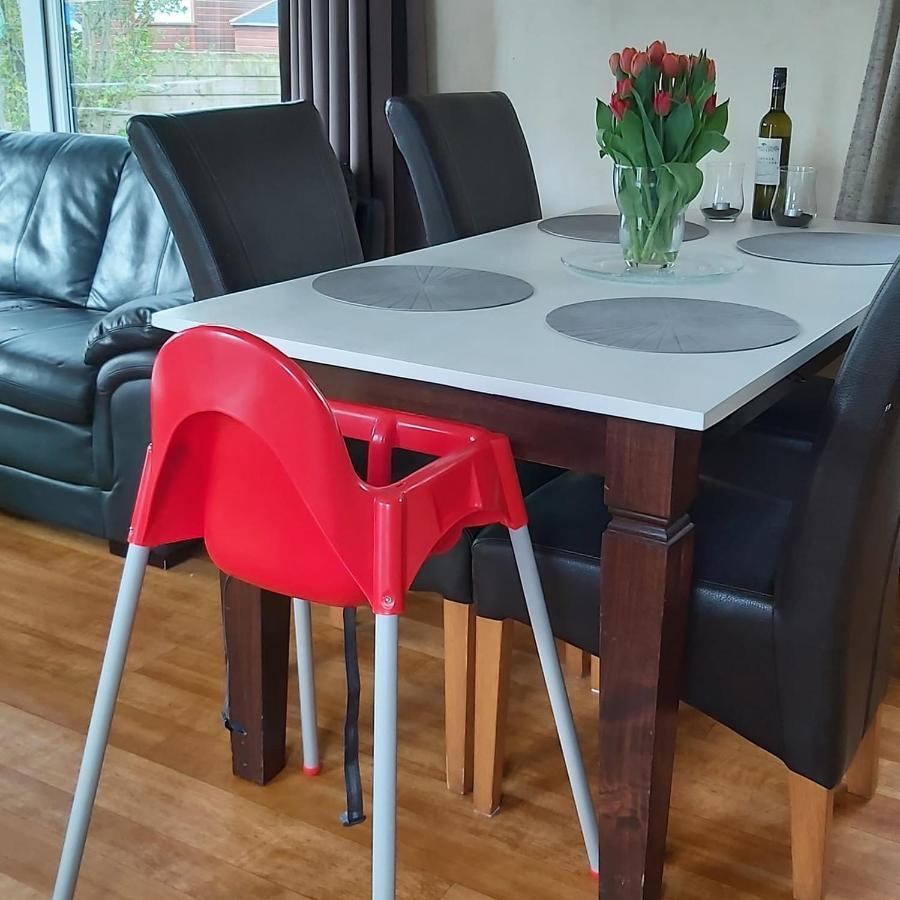 Ruim Familie Chalet Tot 4 Personen Op De Veluwe Bungalowpark De Kern Putten Exterior foto