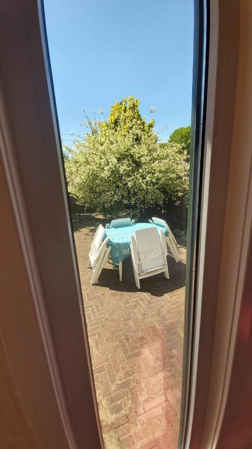 Ruim Familie Chalet Tot 4 Personen Op De Veluwe Bungalowpark De Kern Putten Exterior foto